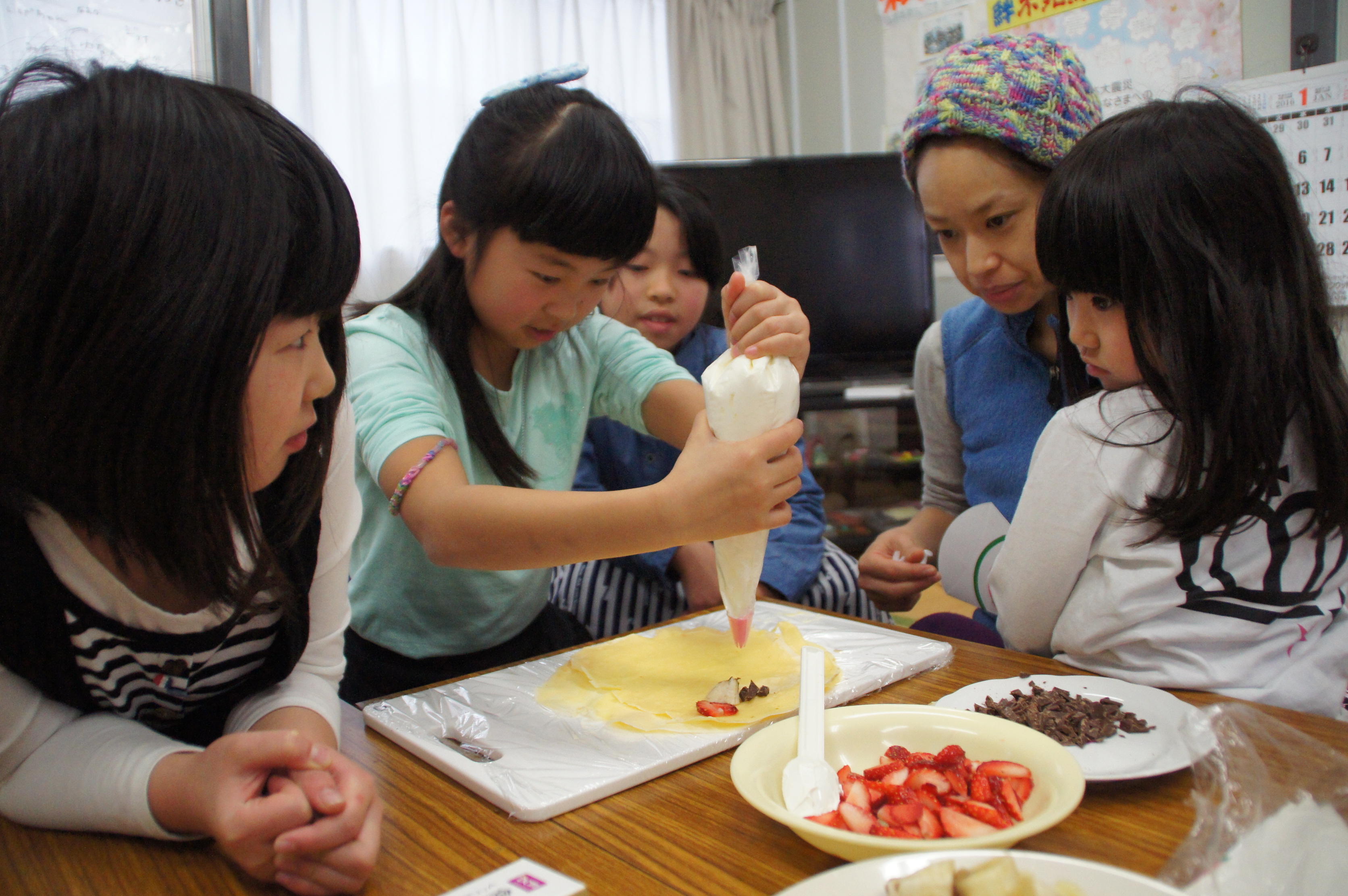 【かまっこまつり】本番に向けて、クレープづくりの練習をしました。.JPG