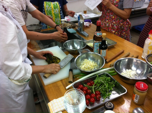 避難母子の料理教室.jpg