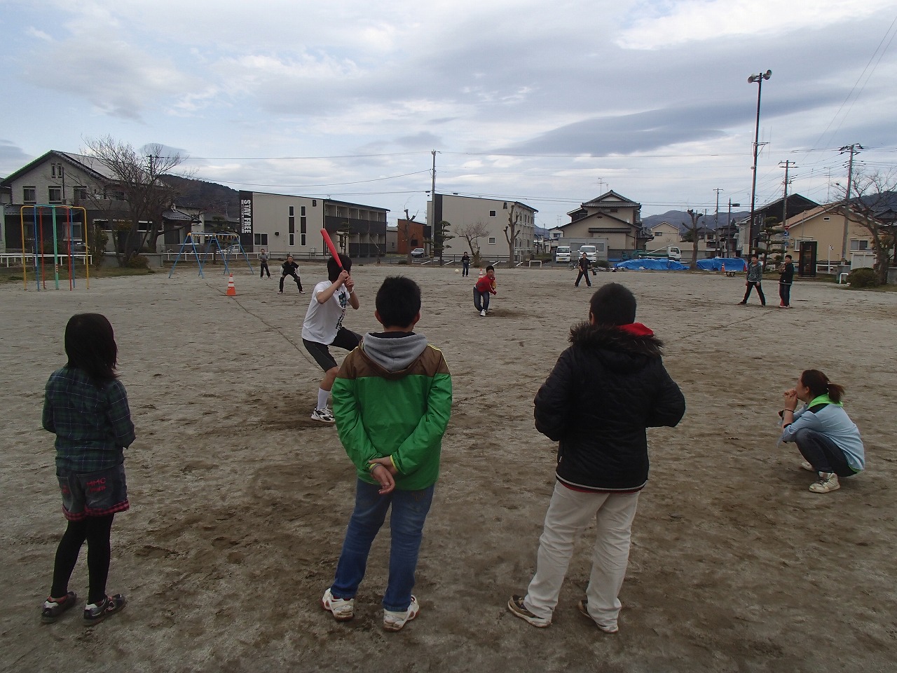 鹿妻東公園_小・中学生一緒に野球で盛り上がりました.jpg