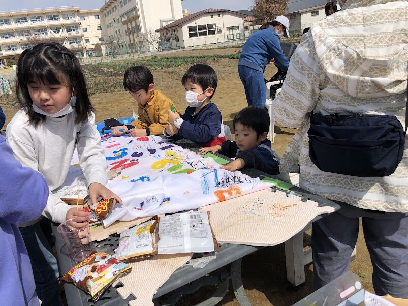 みんなでにじいろ農園ののぼりづくり.jpg