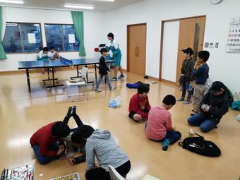 小学生中学生が一緒に時間を過ごす様子.jpg