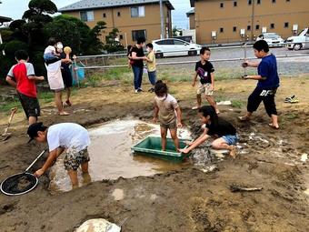 泥んこ遊びの様子.jpg